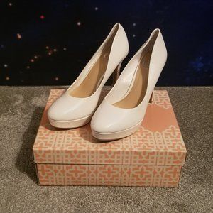 4" Gianni Bini White Pumps - Perfect condition!